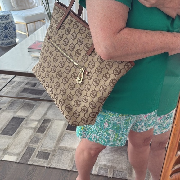 Michael Kors Signature Canvas Tote Bag Large Tan and Brown - Picture 8 of 8